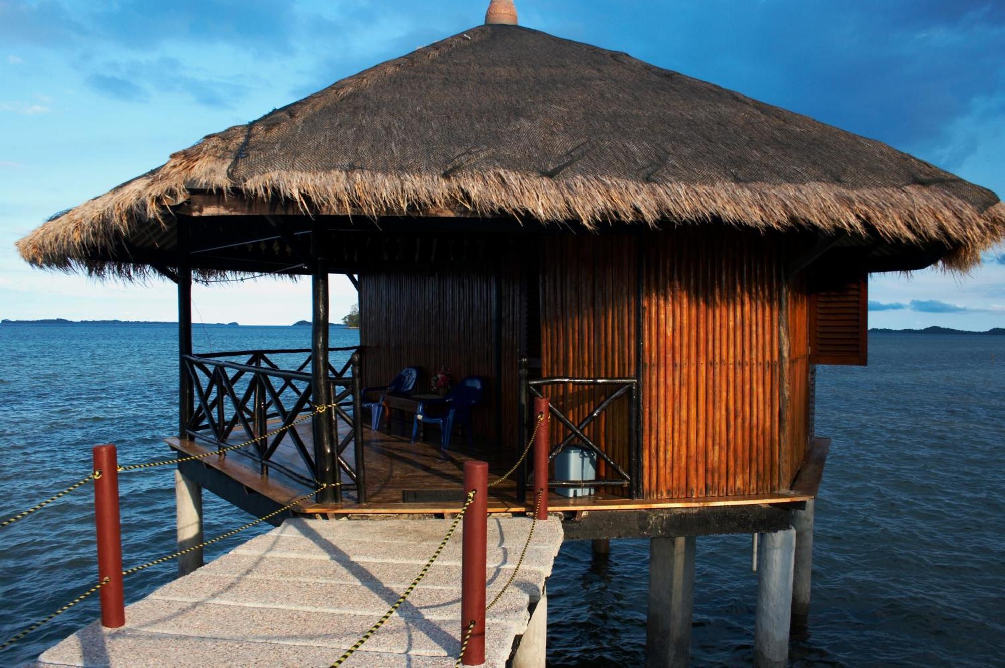 Loola Adventure Resort Teluk Bakau Exterior foto