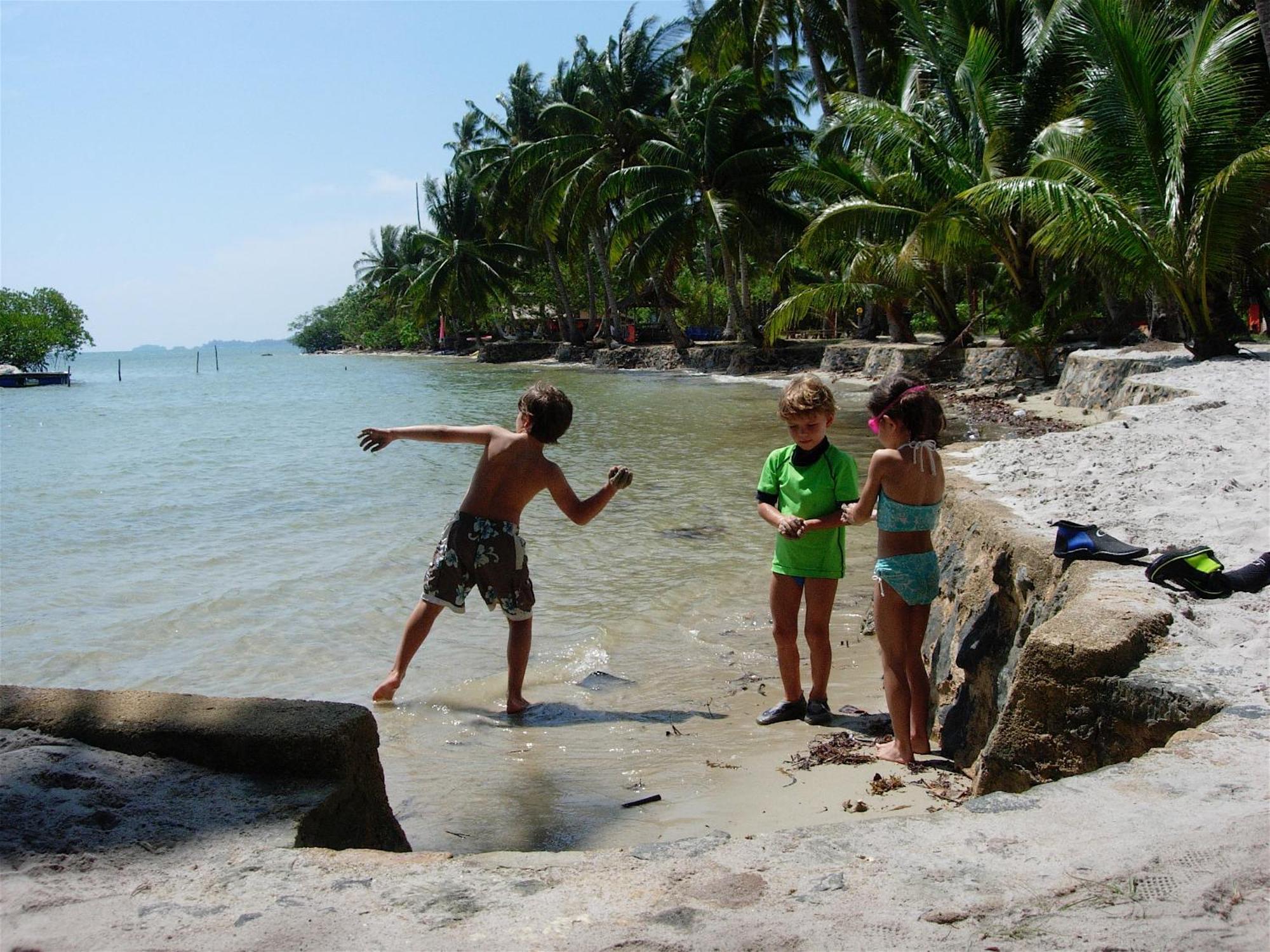 Loola Adventure Resort Teluk Bakau Exterior foto